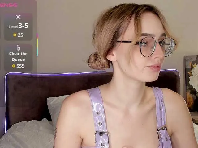 Live sex webcam photo for NikkiBly #290491263