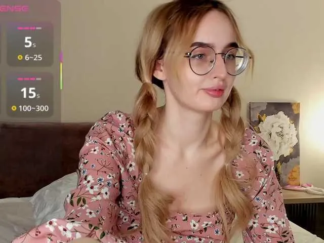 Live sex webcam photo for NikkiBly #290551307