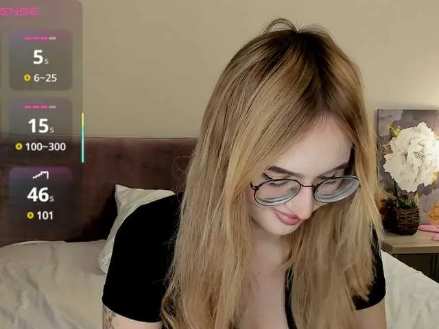 Live sex webcam photo for NikkiBly #290586055