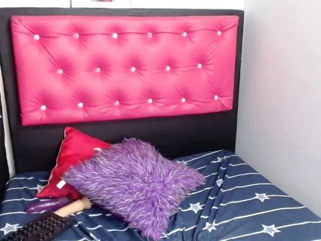 Live sex webcam photo for NikkyLove32 #271844701