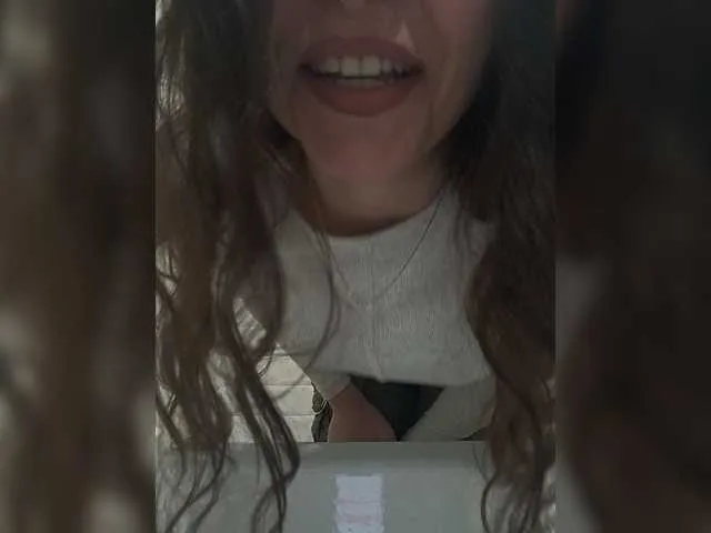 Live sex webcam photo for NikkySecrets #277866859