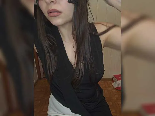 Live sex webcam photo for NikkySecrets #277903063