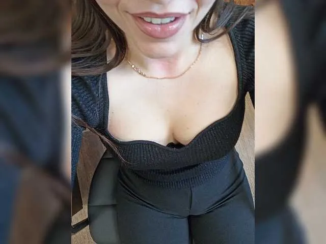 Live sex webcam photo for NikkySecrets #277970862