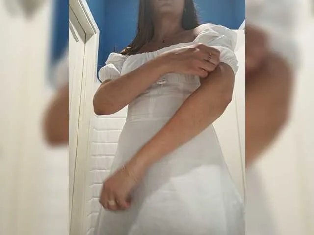 Live sex webcam photo for NikkySecrets #278223314