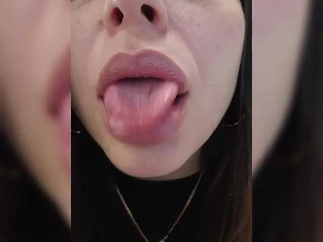 Live sex webcam photo for NikkySecrets #290505424