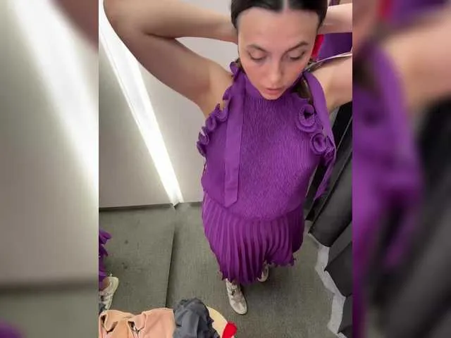 Live sex webcam photo for NikkySecrets #291577113