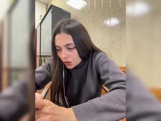 Live sex webcam photo for NikkySecrets #292115062