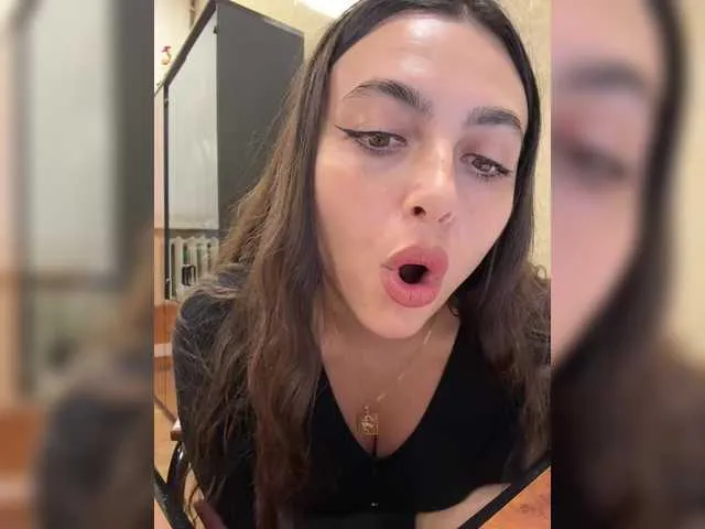 Live sex webcam photo for NikkySecrets #292227106