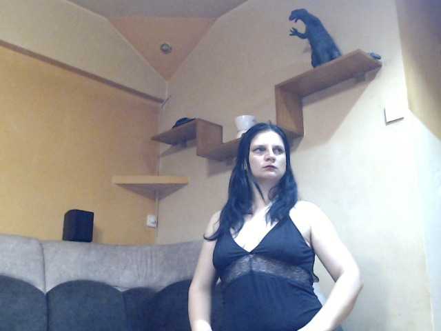 Live sex webcam photo for Nikol19721 #275599099