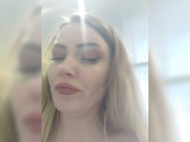 Live sex webcam photo for Nikylechka-GO #277214310