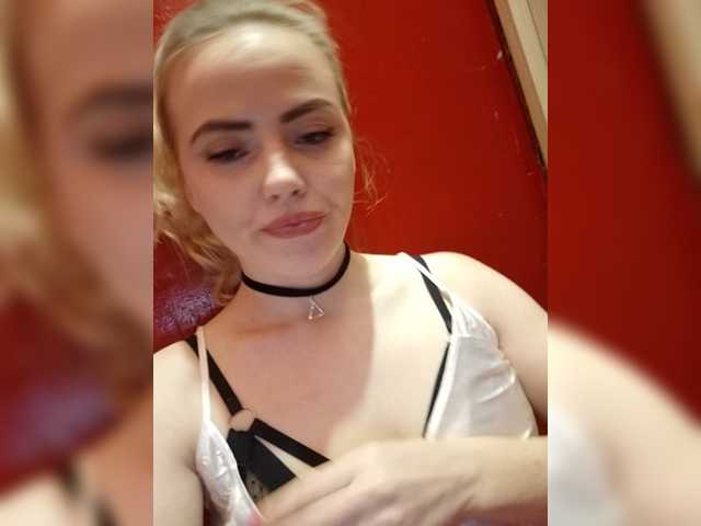 Live sex webcam photo for Nikylechka-GO #277247746