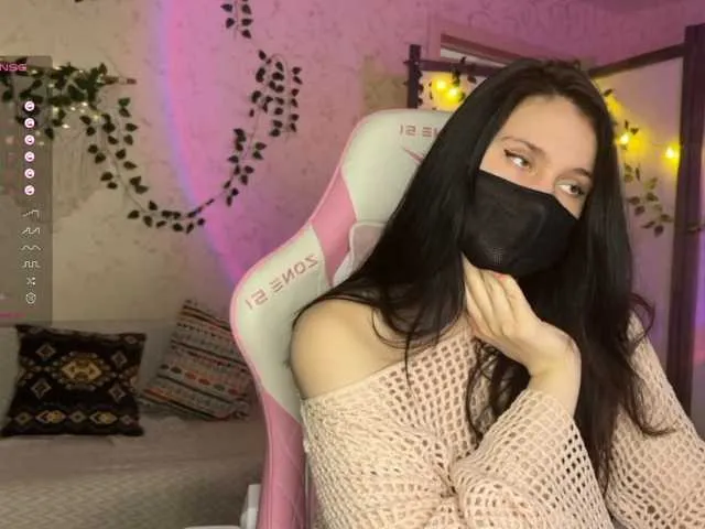 Live sex webcam photo for NimfaHeart #277456968