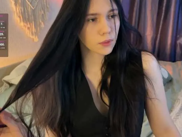 Live sex webcam photo for NimfaHeart #290150586