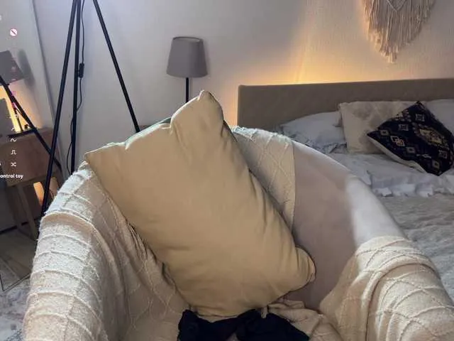 Live sex webcam photo for NimfaHeart #291386673