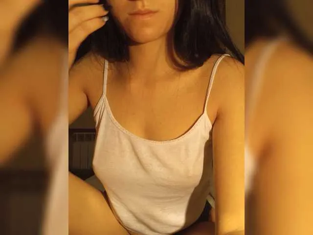 Live sex webcam photo for Nimfomanka9a #271936258