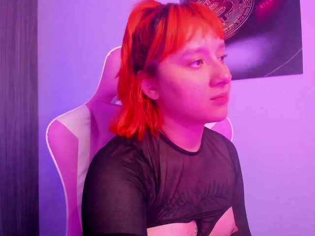 Live sex webcam photo for Nina-Donovan #277236383