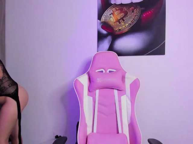 Live sex webcam photo for Nina-Donovan #277243044