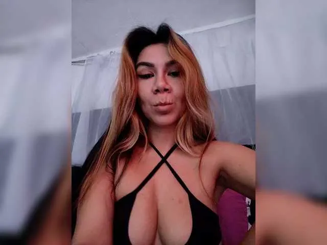 Live sex webcam photo for NinaBelluschi #291867739