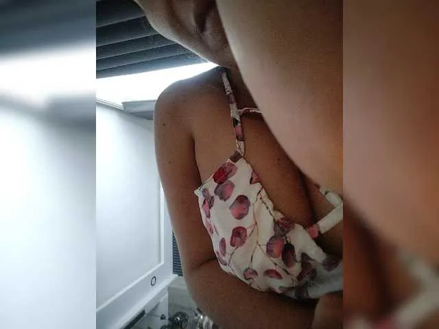 Live sex webcam photo for NinaBelluschi #293618484