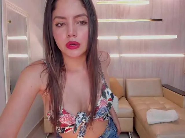 Live sex webcam photo for NinaMichelle #271957570