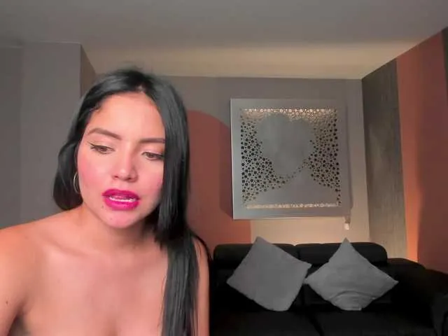 Live sex webcam photo for NinaMichelle #272534092