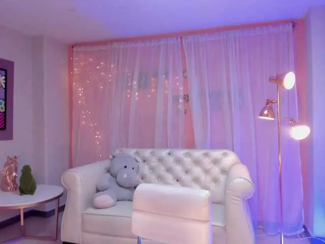 Live sex webcam photo for NinaMichelle #272801208