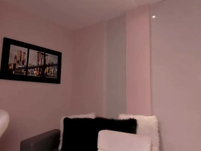 Live sex webcam photo for NinaMichelle #273018743