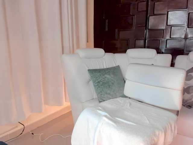 Live sex webcam photo for NinaMichelle #273277370