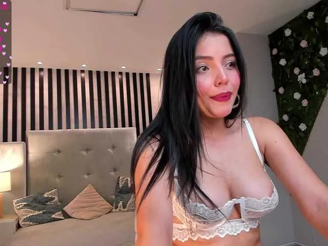 Live sex webcam photo for NinaMichelle #274090593