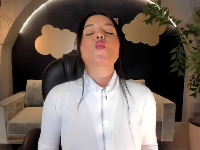 Live sex webcam photo for NinaMichelle #276018316