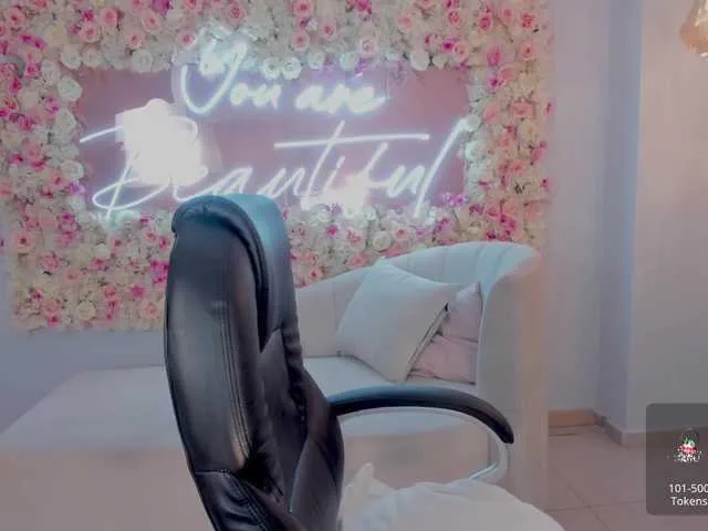 Live sex webcam photo for NinaMichelle #276904783