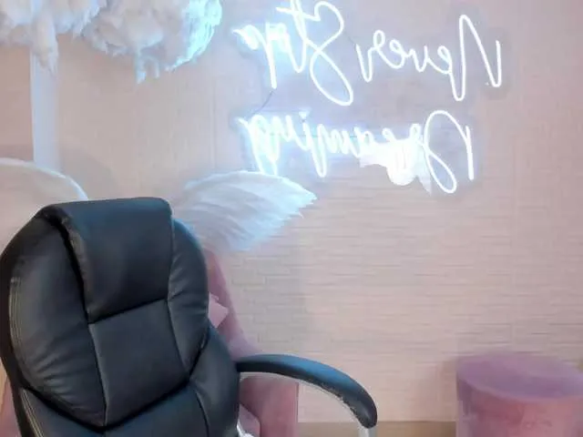 Live sex webcam photo for NinaMichelle #277143933