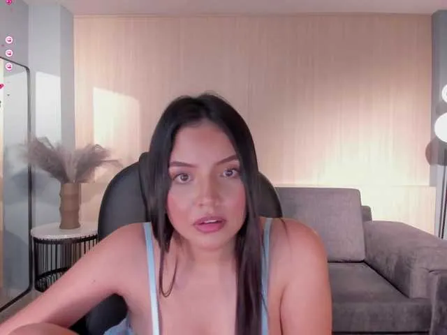 Live sex webcam photo for NinaMichelle #277213569