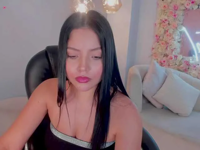 Live sex webcam photo for NinaMichelle #277983855