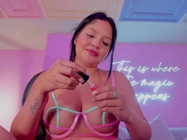 Live sex webcam photo for NinaMichelle #278178465