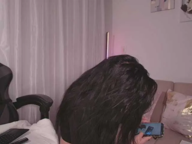 Live sex webcam photo for NinaMichelle #290364391