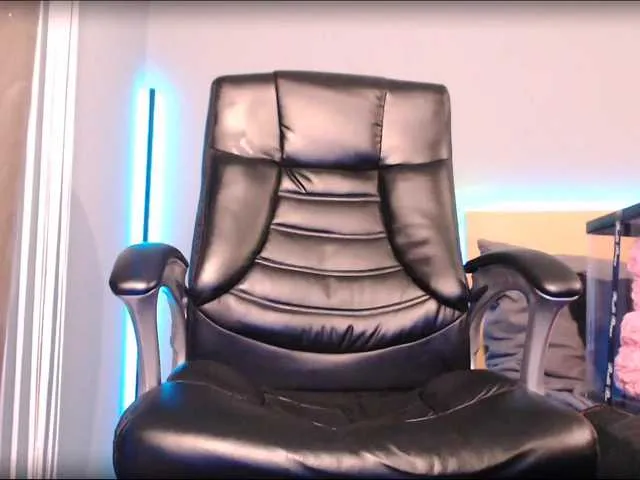 Live sex webcam photo for NinaRosee #273804869