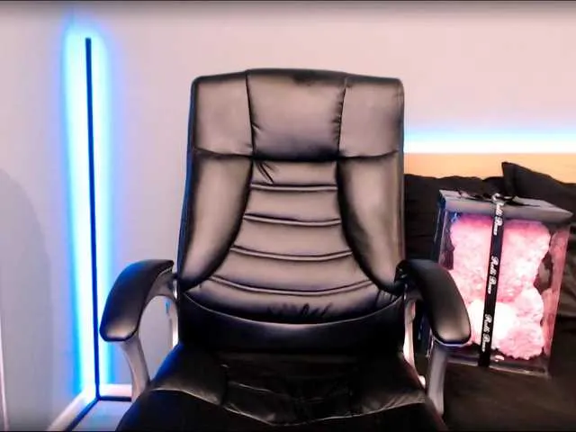 Live sex webcam photo for NinaRosee #274211658