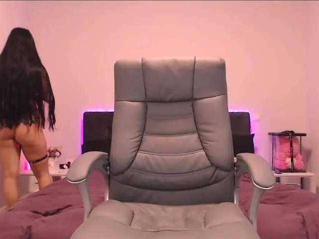 Live sex webcam photo for NinaRosee #275518644