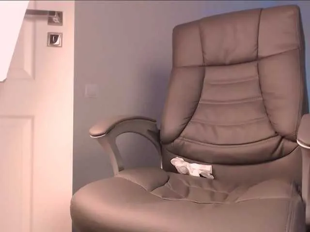 Live sex webcam photo for NinaRosee #276173839