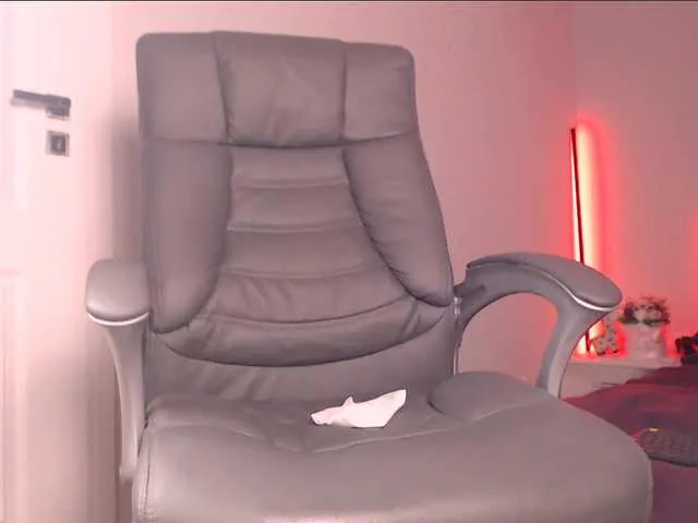 Live sex webcam photo for NinaRosee #276181601