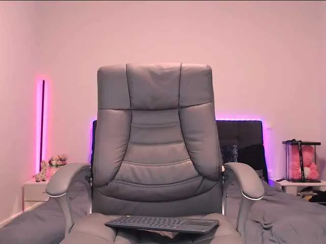 Live sex webcam photo for NinaRosee #276840880