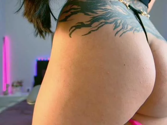 Live sex webcam photo for NinaRosee #277133292