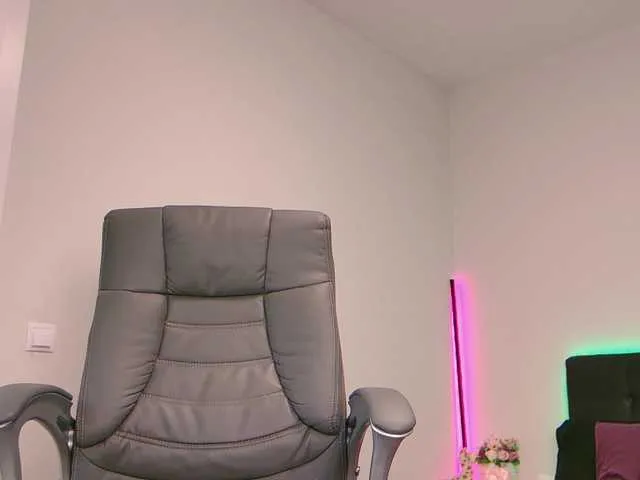 Live sex webcam photo for NinaRosee #277305006