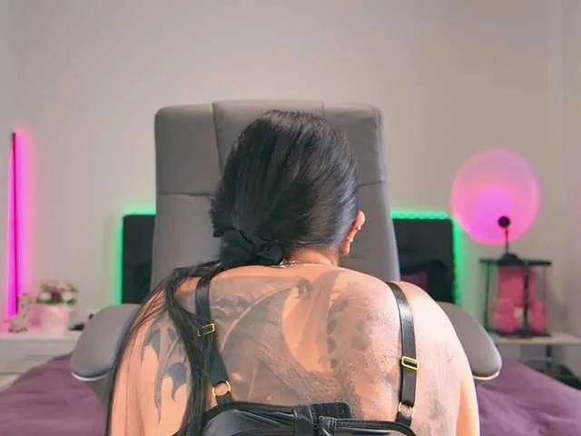 Live sex webcam photo for NinaRosee #277352172