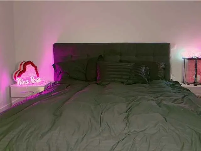 Live sex webcam photo for NinaRosee #290482458