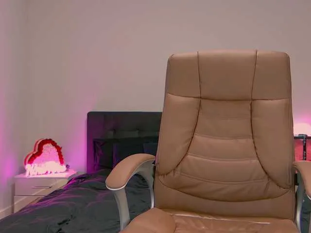 Live sex webcam photo for NinaRosee #290968148