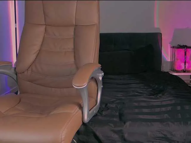 Live sex webcam photo for NinaRosee #291760773