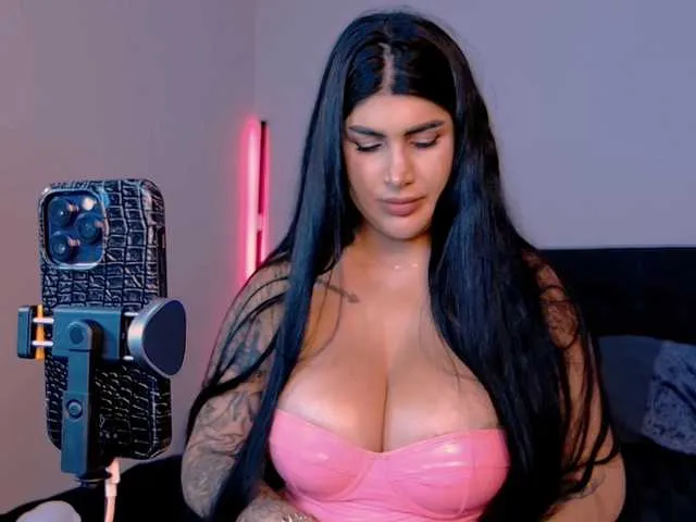 Live sex webcam photo for NinaRosee #294199178