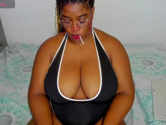 Live sex webcam photo for NinaaGrey #294103213